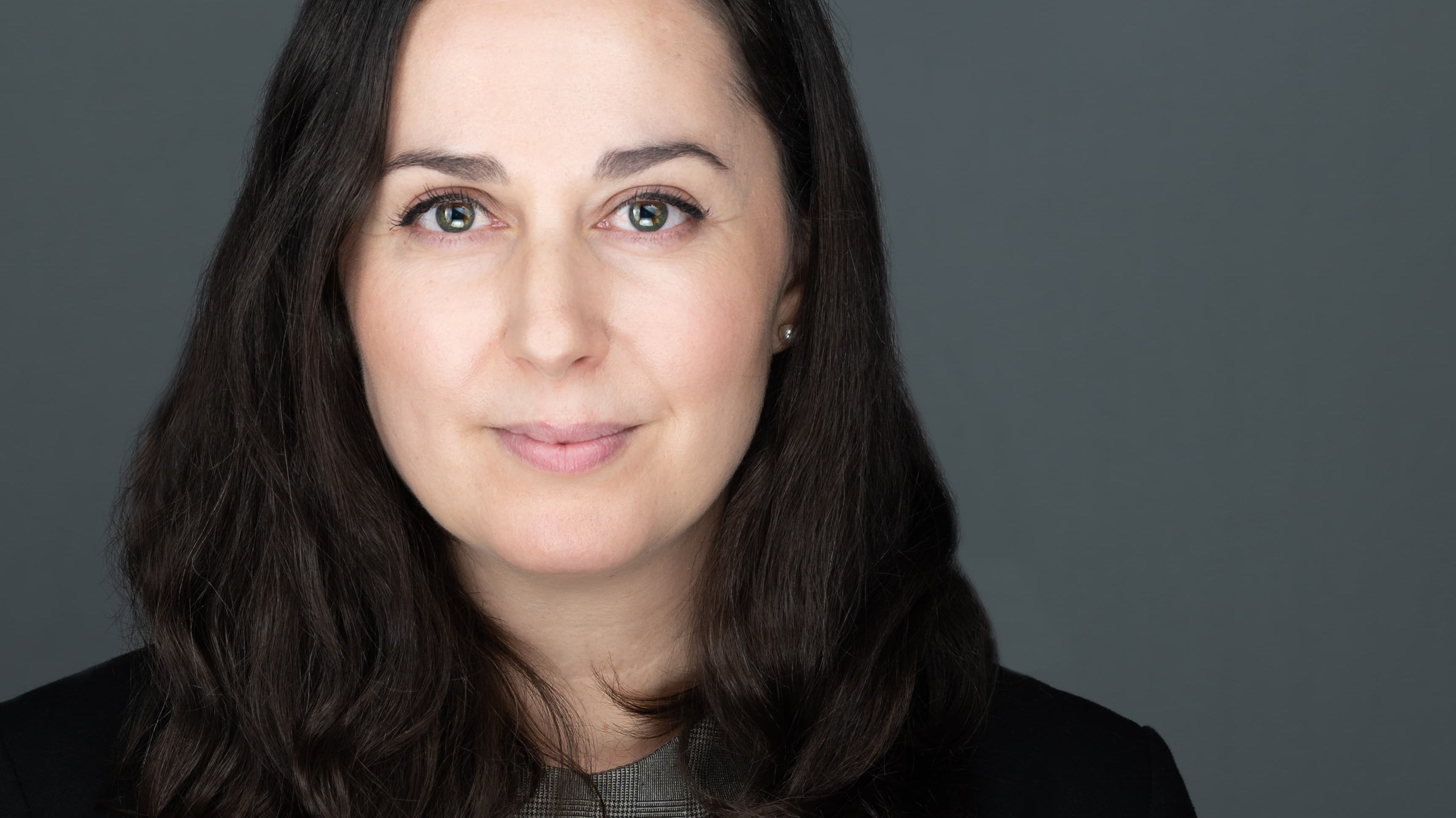 What is the difference between a headshot and portrait?