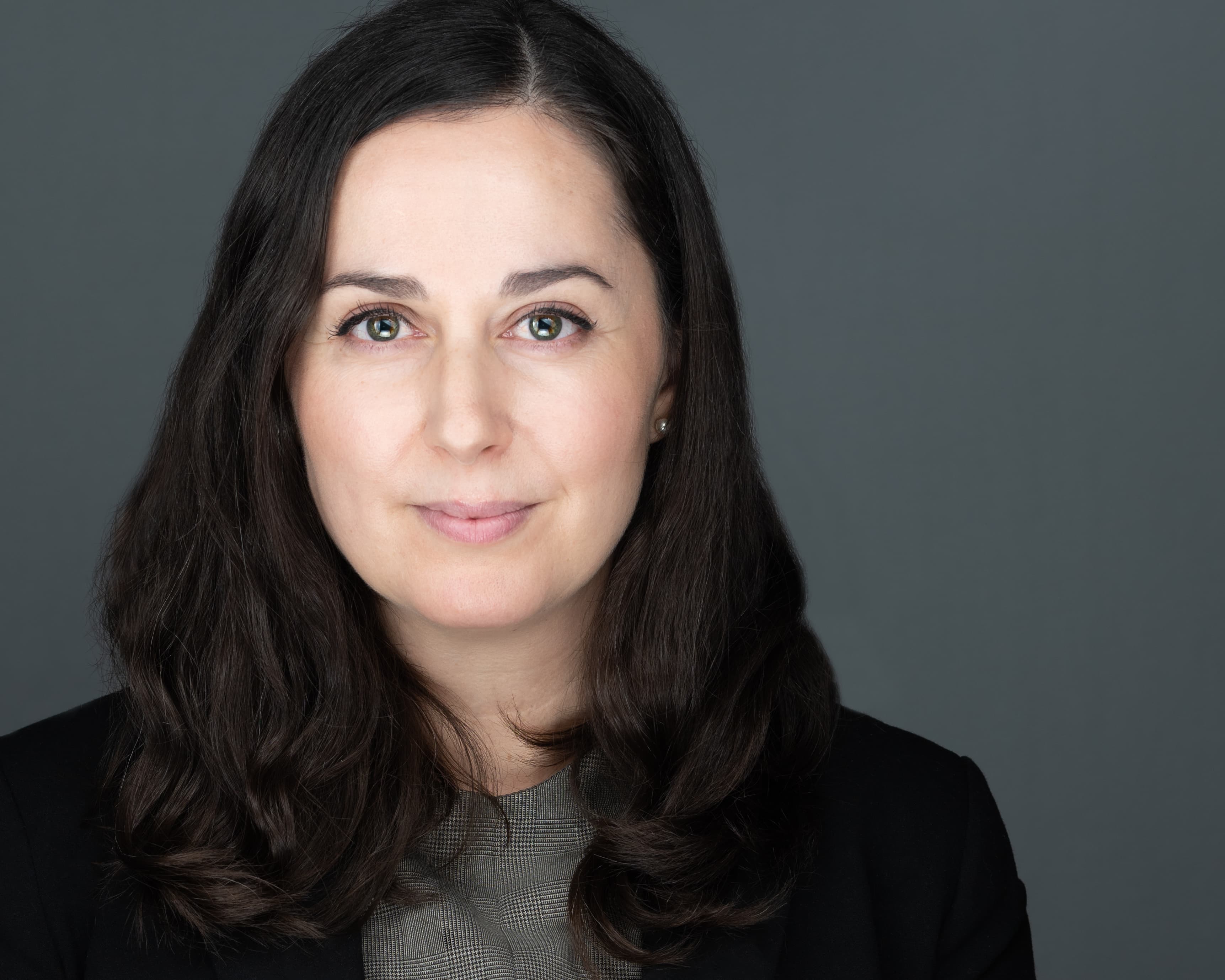 What is the difference between a headshot and portrait?