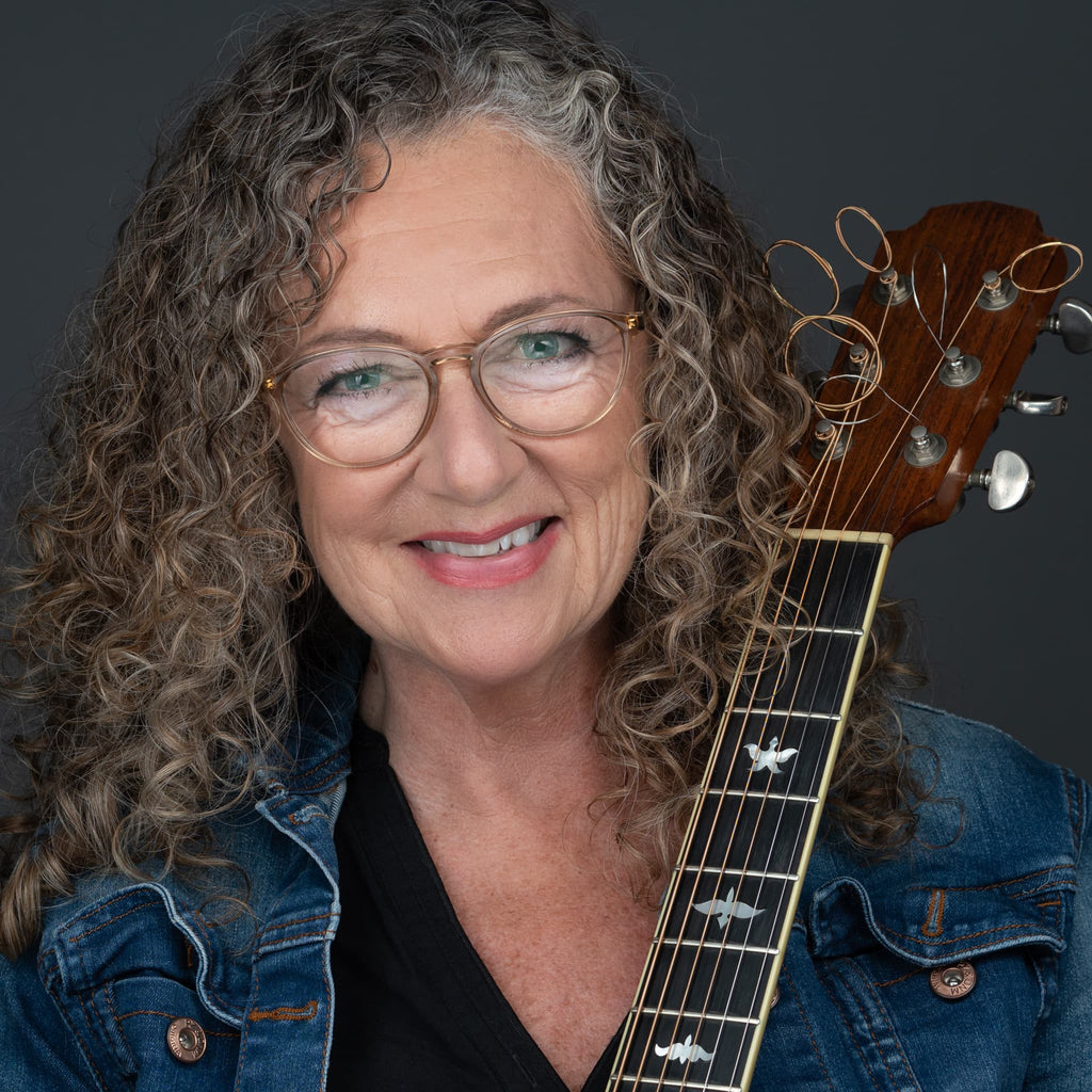 Leah Leslie holding a guitar